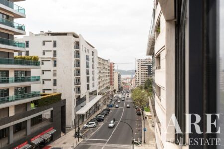 Apartamento à venda em Infante Santo (Prazeres), Lisboa