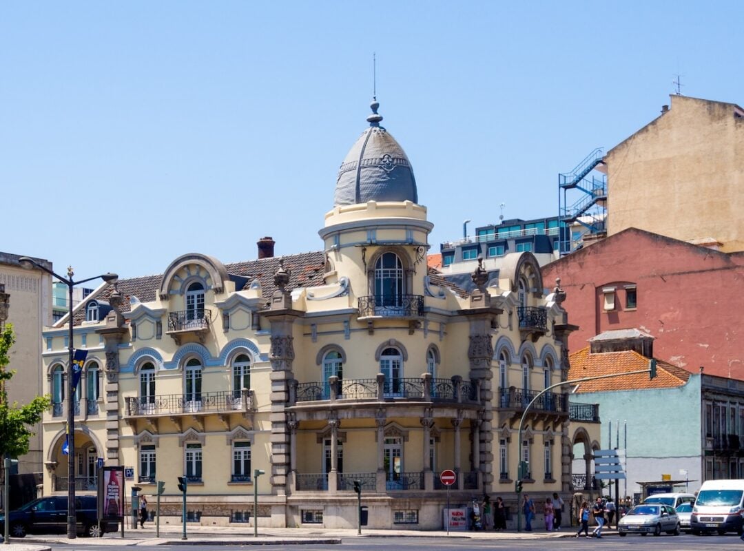 An example of an Art Nouveau building at the intersection of Avenida da República and Avenida de Berna. Influenced by the late 19th century, during the city's expansion driven by the upper-middle class.