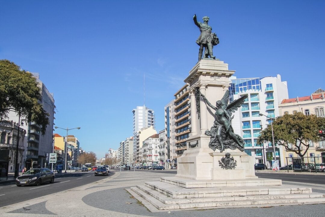 Duque de Saldanha Statue, marking the beginning of Avenida da República, one of the main avenues of Avenidas Novas. This avenue leads to Campo Grande in Lumiar, passing through key reference points like Campo Pequeno and Entrecampos, important areas in Lisbon’s Avenidas Novas and the city.