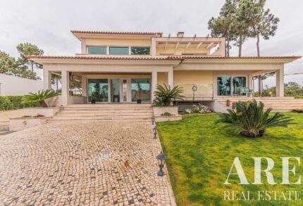 Villa 4-bedroom for sale in Aroeira, Almada, Setubal