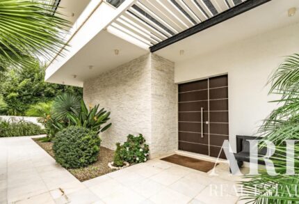 Villa 3-bedroom for sale in Parque dos Poetas, Oeiras, Lisbon