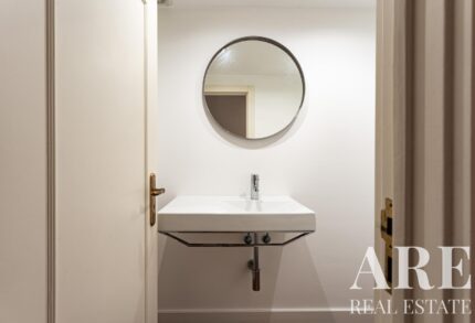 Villa 4-bedroom for sale in Monte Estoril, Cascais, Lisbon