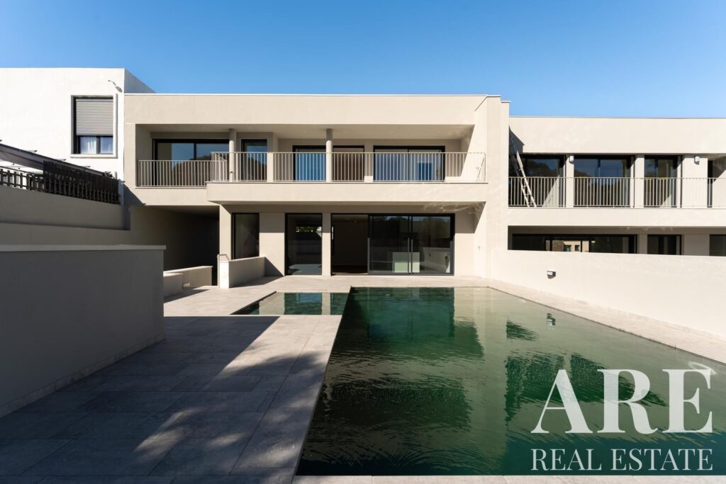 Villa 3-bedroom for sale in Leceia, Oeiras, Lisbon