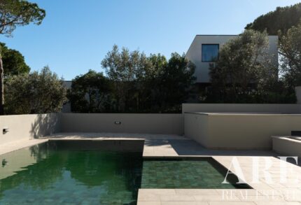 Villa 3-bedroom for sale in Leceia, Oeiras, Lisbon