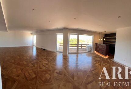 Apartment 4-bedroom for sale in Estrada da Luz, Lisbon