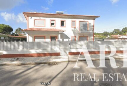 Villa 10-bedroom for sale in Verdizela, Seixal, Setubal