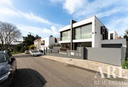 Villa 4-bedroom for sale in Murganhal, Oeiras, Lisbon