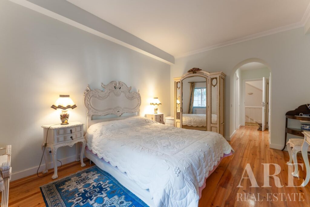 Apartment 6-bedroom for sale in Estoril, Cascais, Lisbon