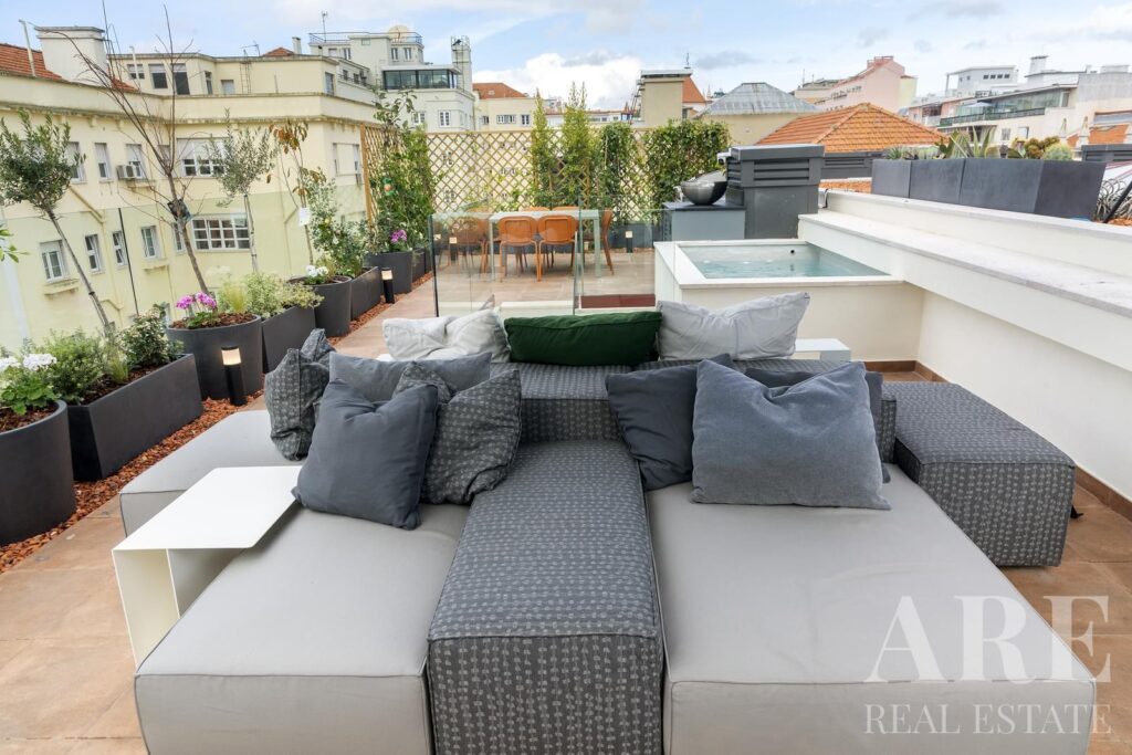 Luxury Apartment 4-bedroom for sale in El Corte Inglés, Lisbon &bull; ARE38957