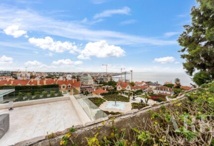 Apartment 3-bedroom for sale in Monte Estoril, Cascais, Lisbon