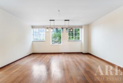 Apartment 3-bedroom for sale in Monte Estoril, Cascais, Lisbon