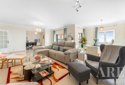 Apartment 4-bedroom for sale in Gandarinha, Cascais, Lisbon