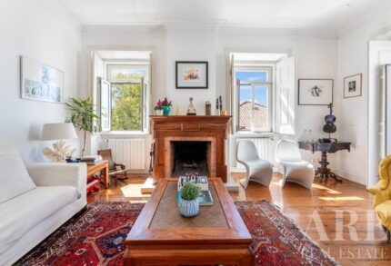 Apartment 4-bedroom for sale in Estoril, Cascais, Lisbon