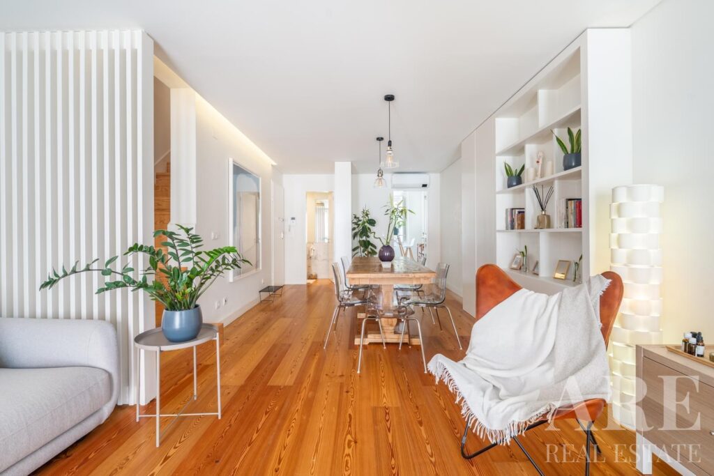 Apartment 2-bedroom for sale in Campolide, Lisbon