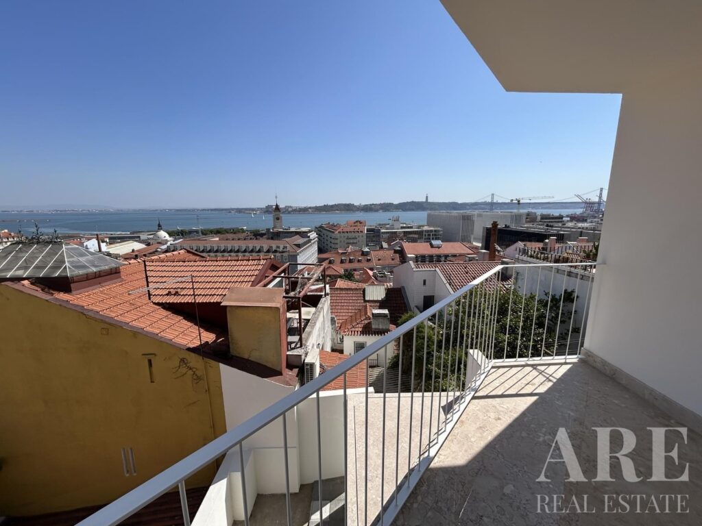 Apartment 2-bedroom for sale in Chiado, Lisbon
