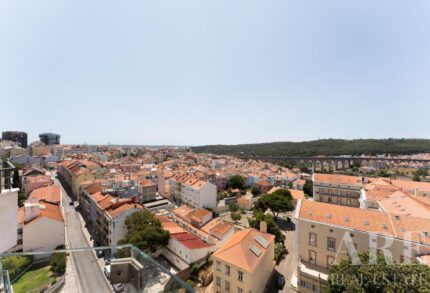 Apartment 5-bedroom for sale in Nova Campolide, Lisbon
