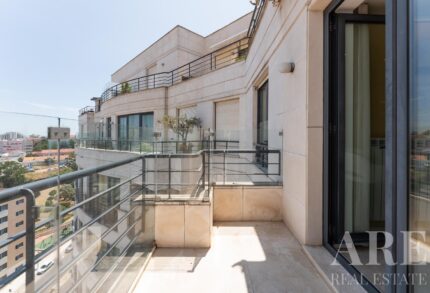 Apartment 5-bedroom for sale in Nova Campolide, Lisbon