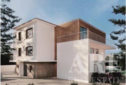Apartment 4-bedroom for sale in Carcavelos, Cascais, Lisbon