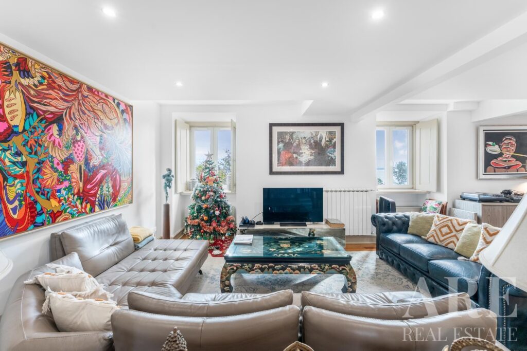 Apartment 4-bedroom for sale in Santa Engrácia, Lisbon