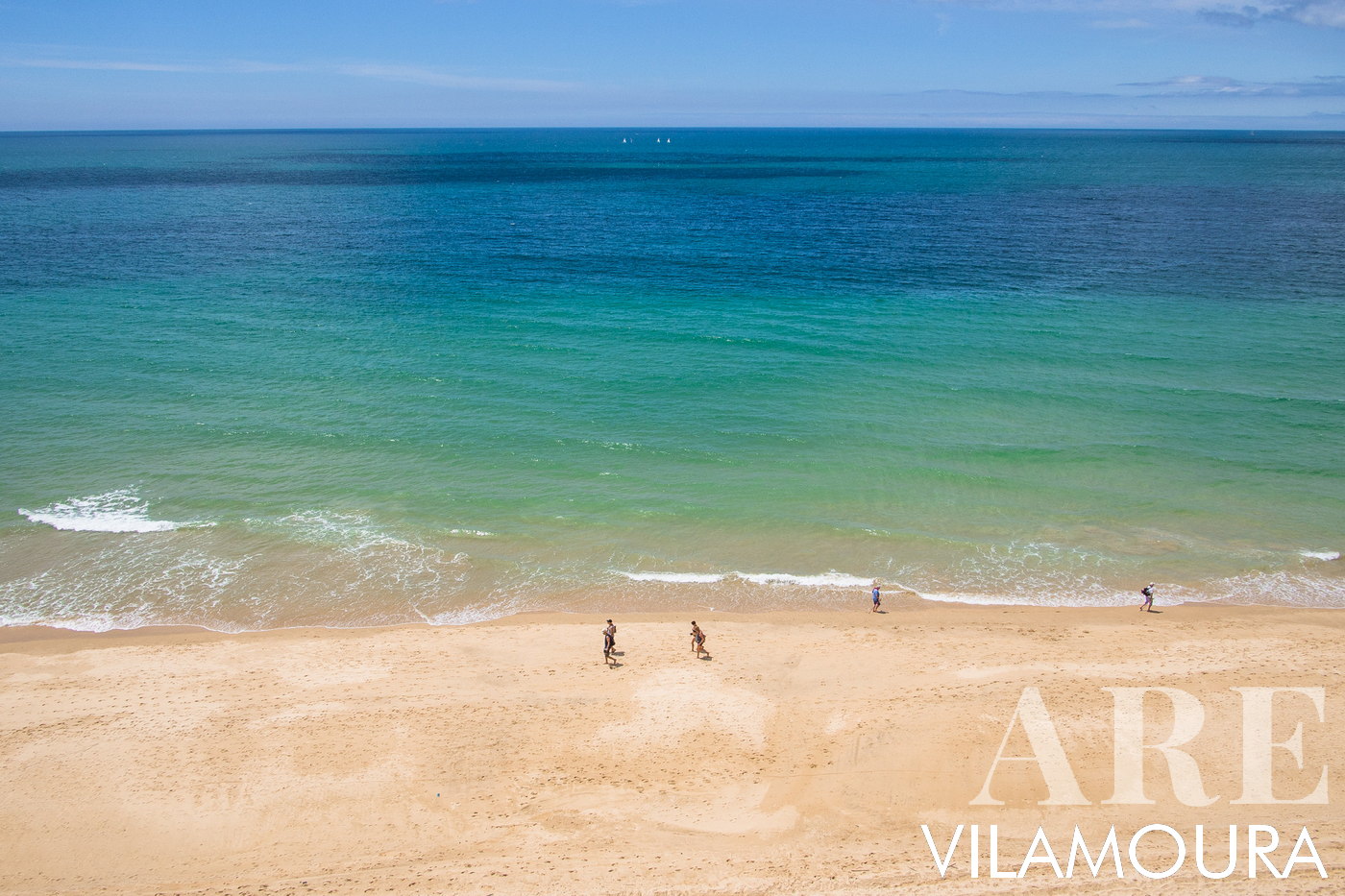 <em>Falesia walks</em><br>Falesia Beach, located to the west of Vilamoura Marina, spans an impressive 5km. Its prestige is derived from the fine golden sands that attract numerous families throughout the summer and beyond. Its vast expanse offers ample space for everyone, making it a popular choice for both locals and visitors alike.