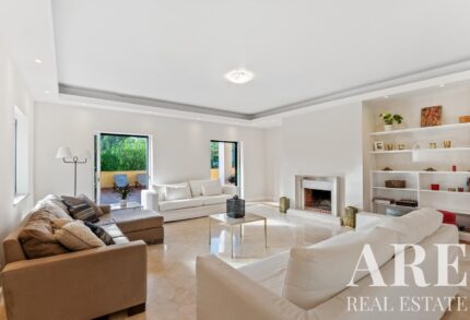 Apartment 4-bedroom for sale in Estoril, Cascais, Lisbon