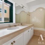 Apartment 4-bedroom for sale in Estoril, Cascais, Lisbon - gallery image