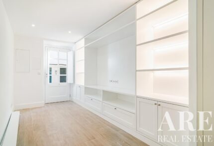 Apartment 2-bedroom for sale in Santos, Lisbon