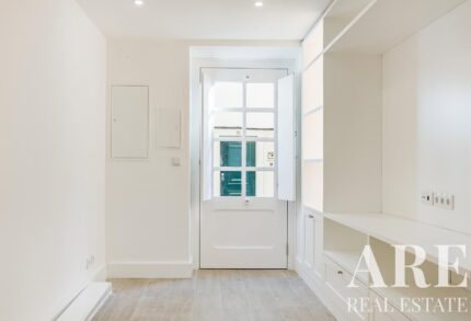 Apartment 2-bedroom for sale in Santos, Lisbon