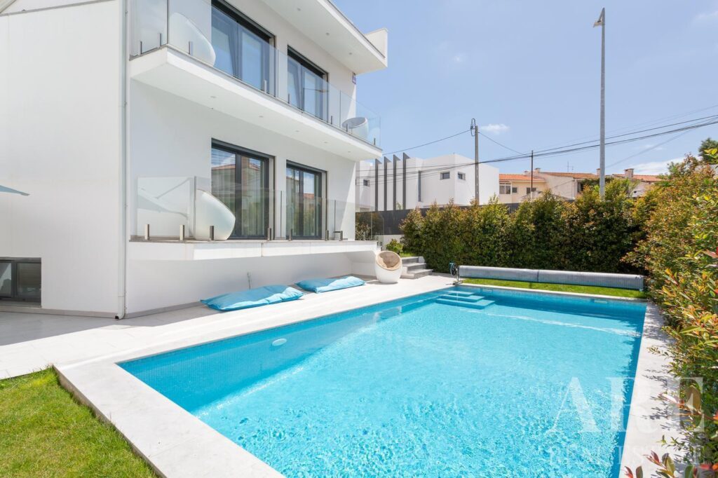 Villa 4-bedroom for sale in Parede, Cascais, Lisbon