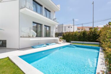 Villa 4-bedroom for sale in Parede, Cascais, Lisbon