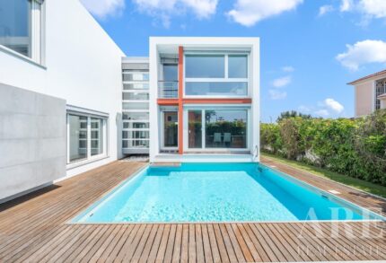 Villa 4-bedroom for sale in Sassoeiros, Cascais, Lisbon