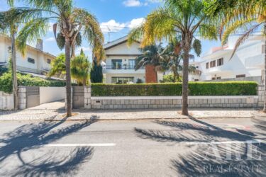 Villa 3-bedroom for sale in Oeiras, Lisbon