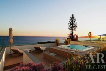 Villa 3-bedroom for sale in Ocean 7, São Pedro do Estoril, Cascais, Lisbon