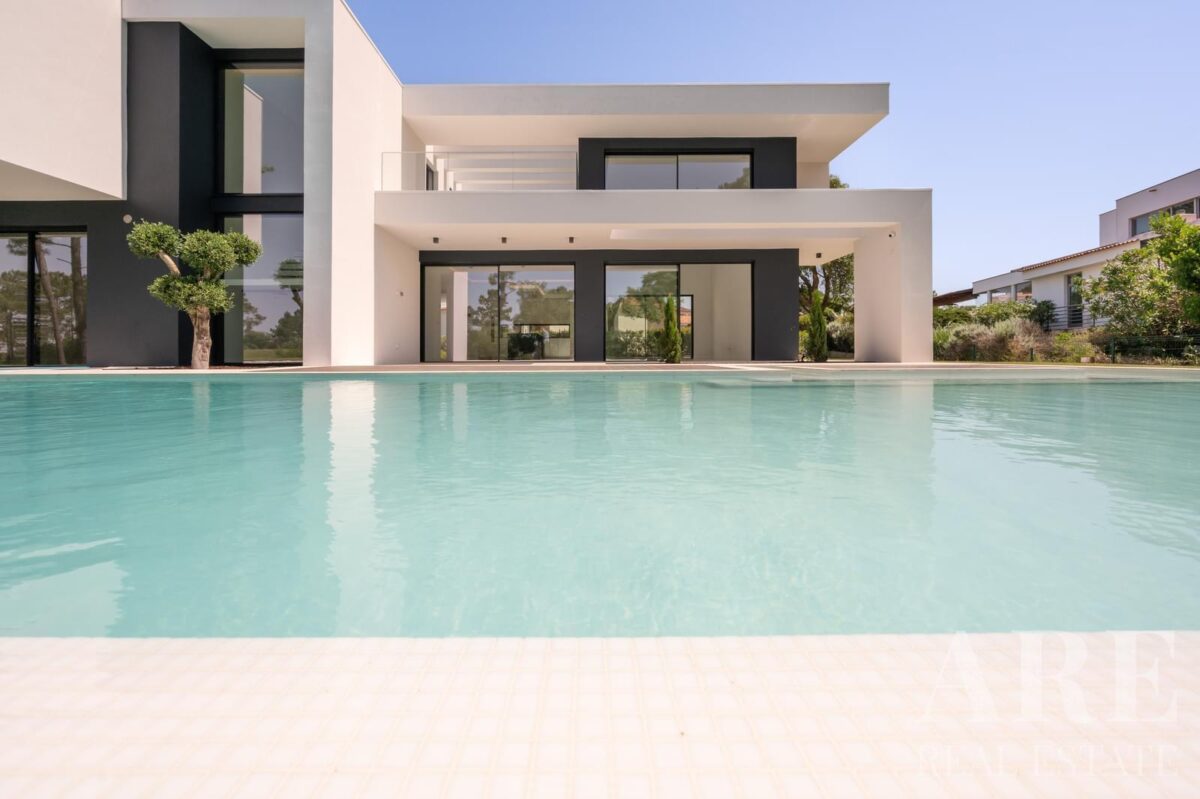 Villa 5-bedroom for sale in Quinta do Peru, Sesimbra, Setubal &bull; ARE32685