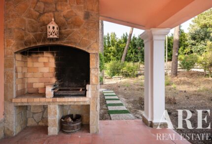 Villa 3-bedroom for sale in Aroeira, Almada, Setubal