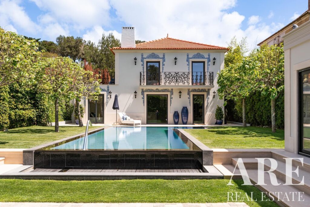 Luxury Villa 3-bedroom for sale in Centro Cascais, Cascais, Lisbon