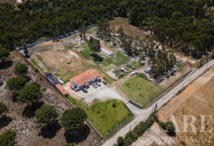 Farmhouse 4-bedroom for sale in Pegões, Montijo, Setubal