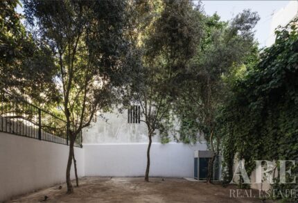 Villa 4-bedroom for sale in Lapa, Lisbon