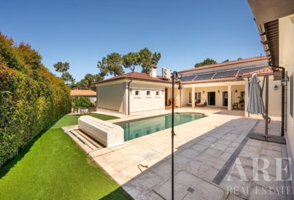 Villa 5-bedroom for sale in Aroeira, Almada, Setubal