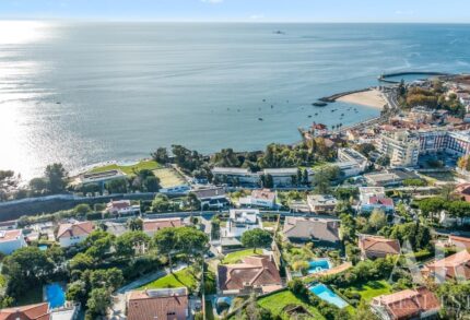 Villa 5-bedroom for sale in Paço de Arcos, Oeiras, Lisbon