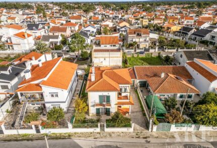 Villa 3-bedroom for sale in Aroeira, Almada, Setubal