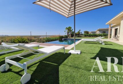 Villa 5-bedroom for sale in Quinta de Faro, Faro, Algarve