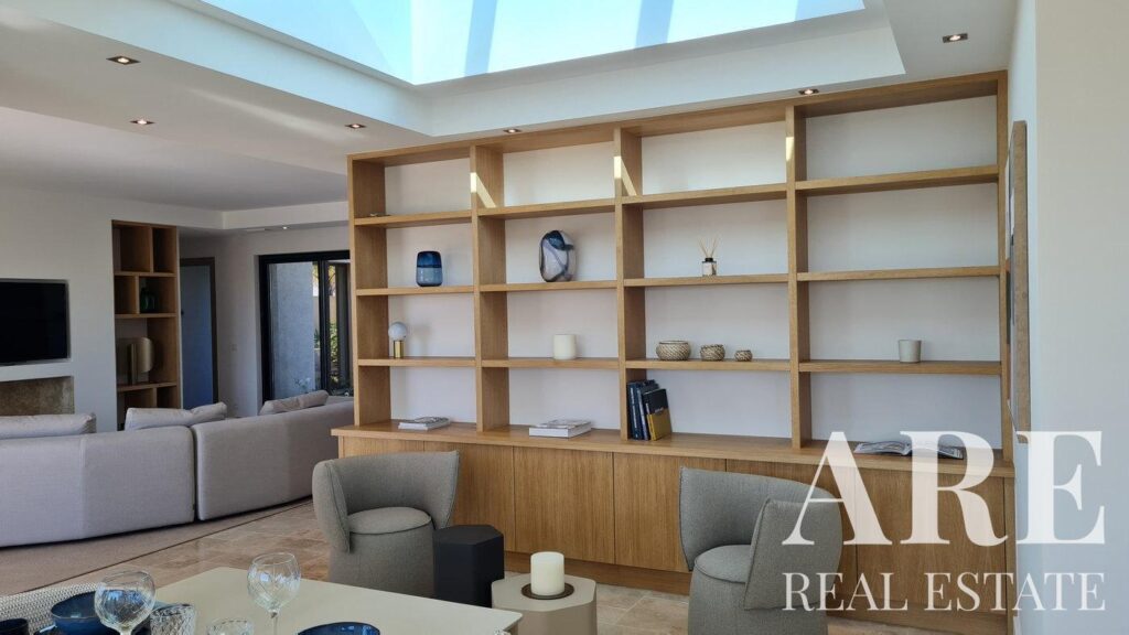 Villa 4-bedroom for sale in Quinta de Faro, Faro, Algarve