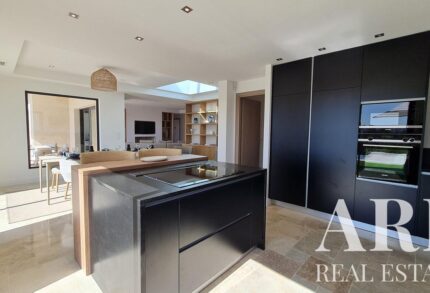 Villa 4-bedroom for sale in Quinta de Faro, Faro, Algarve