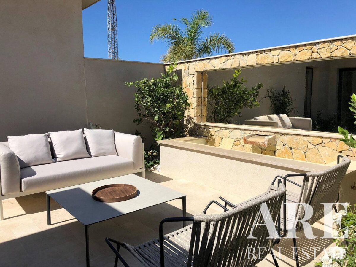 Villa 5-bedroom for sale in Quinta de Faro, Faro, Algarve &bull; ARE230005