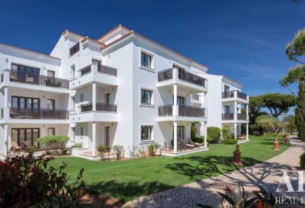 Apartment 2-bedroom for sale in Pine Cliffs, Albufeira, Algarve