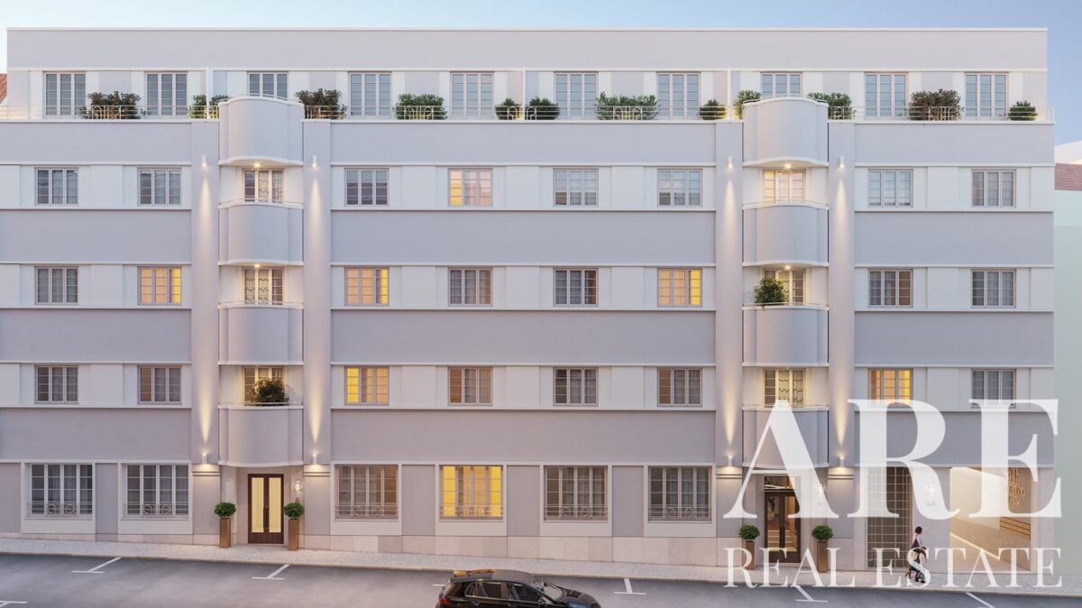 Top Floor Apartment 3-bedroom for sale in Cristino 1932, Saldanha, Lisbon &bull; ARE38680