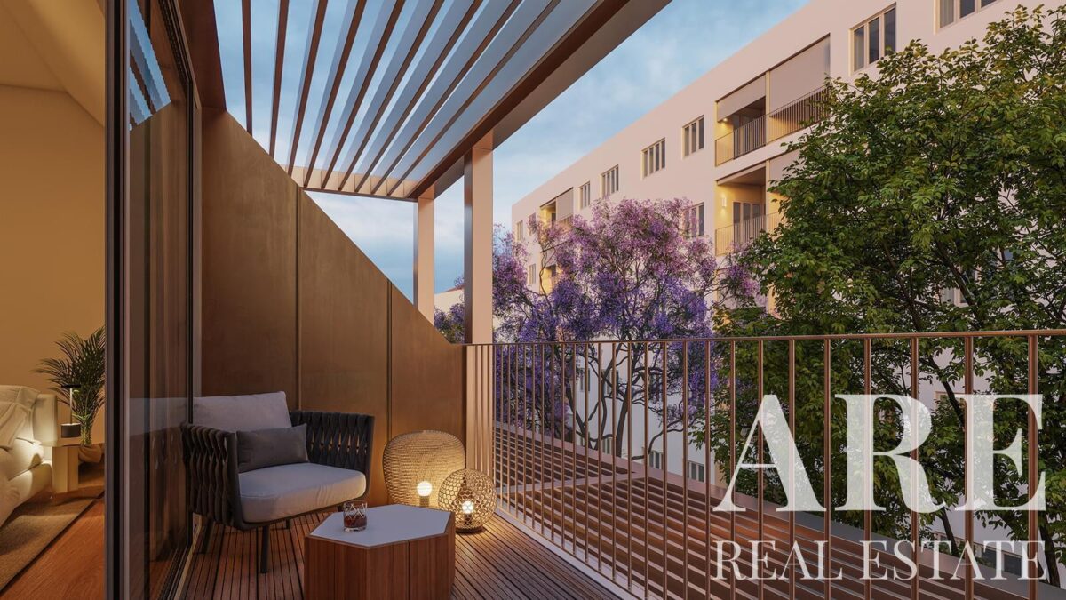 Top Floor Apartment 2-bedroom for sale in Cristino 1932, Saldanha, Lisbon &bull; ARE38694