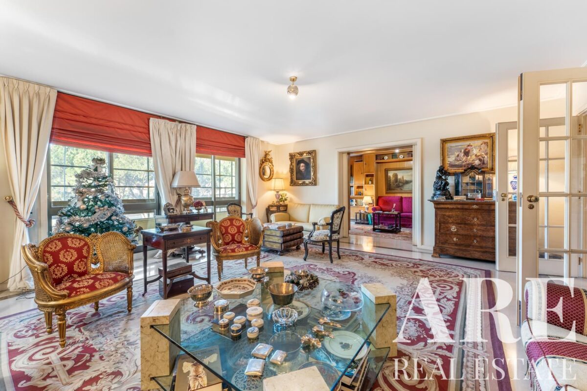 Apartment 4-bedroom for sale in Sete Rios, Lisbon • ARE39219