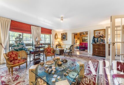 Apartment 4-bedroom for sale in Sete Rios, Lisbon